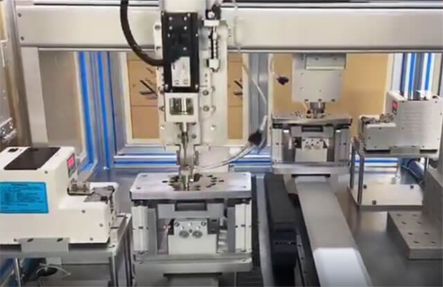 廣州非標(biāo)自動(dòng)鎖螺絲機(jī)