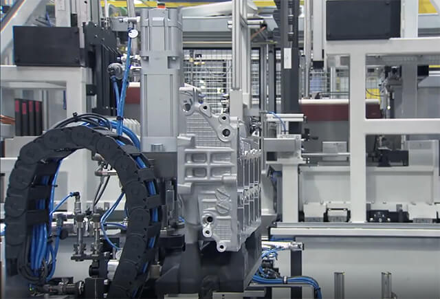 汽車發(fā)動機裝配生產(chǎn)線