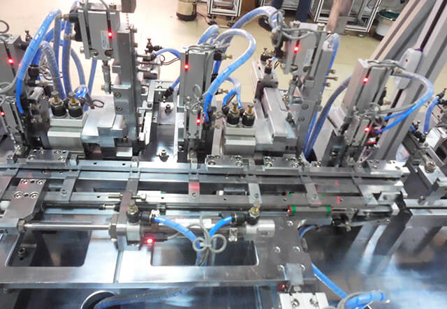 非標(biāo)自動(dòng)組裝機(jī)