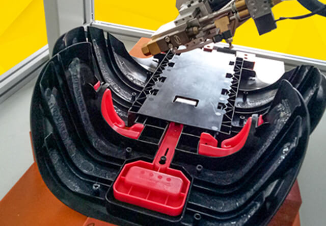 汽車內(nèi)飾件自動噴膠機