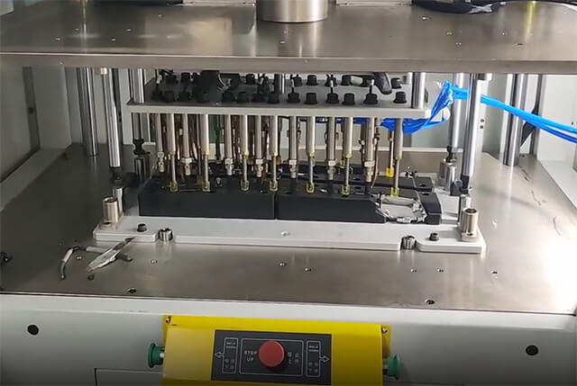 汽車鍍鉻裝飾亮條熱鉚焊接機(jī)