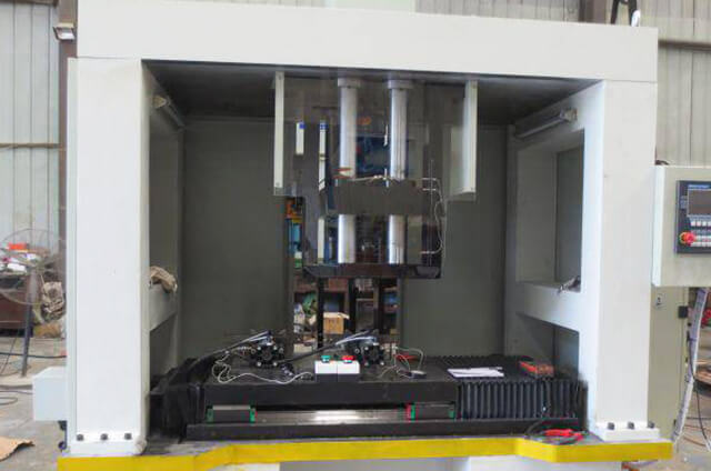 汽車大梁鉚接機(jī)