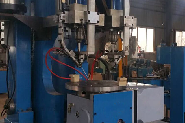 汽車大梁液壓鉚接機(jī)