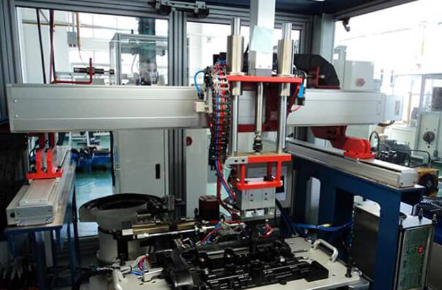 發(fā)動(dòng)機(jī)進(jìn)氣歧管裝配線