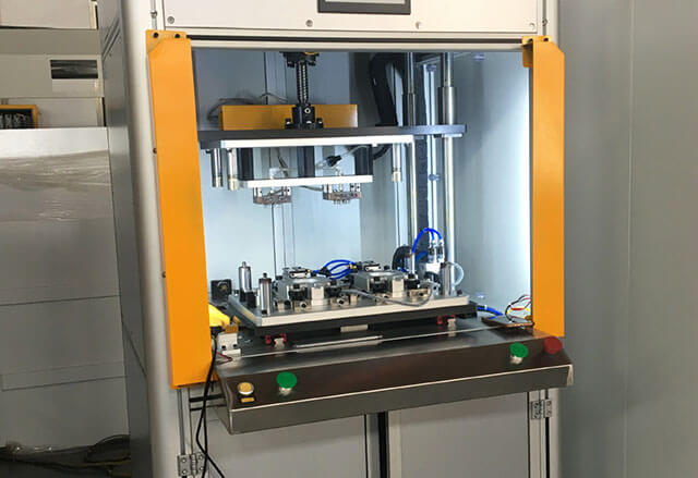 汽車內(nèi)飾件熱熔鉚接機(jī)