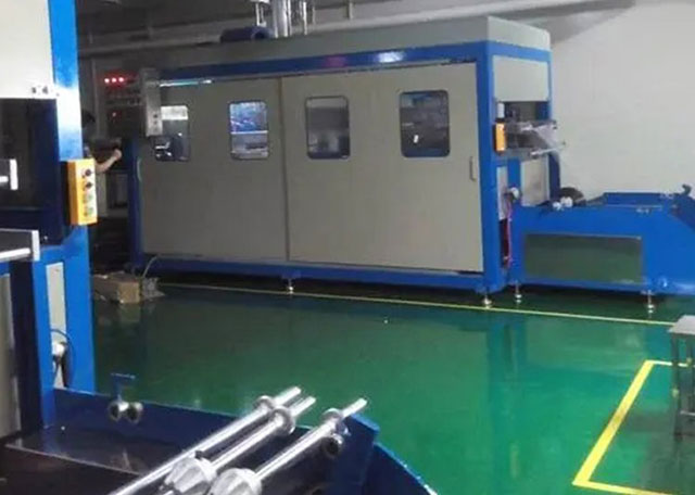 汽車后備箱蓋板成型機