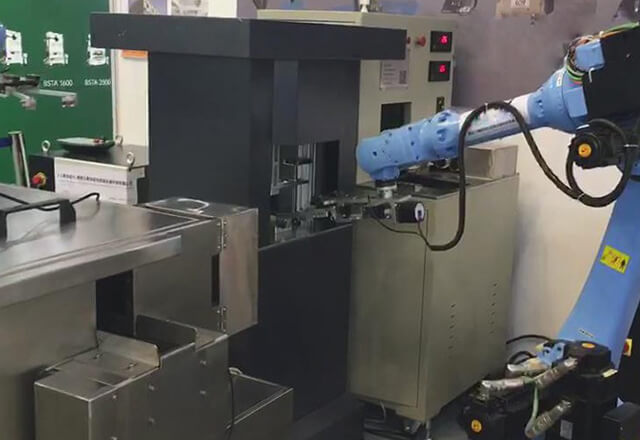 壓鑄自動(dòng)機(jī)械手