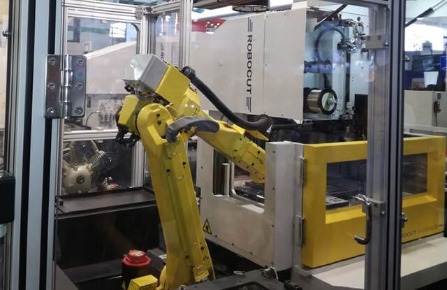 壓鑄上下料機(jī)械手