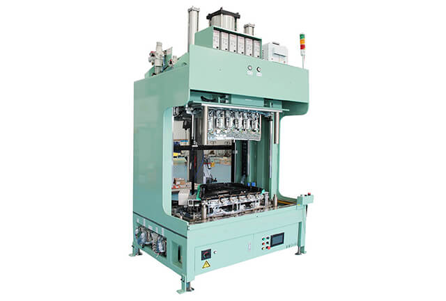 汽車內(nèi)護板包覆設(shè)備