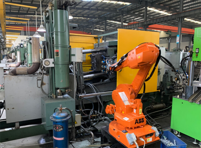 壓鑄機(jī)上下料機(jī)器人