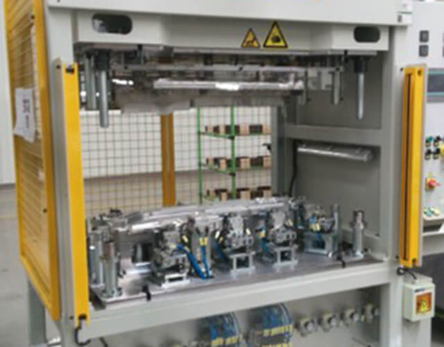 汽車(chē)門(mén)板包覆機(jī)