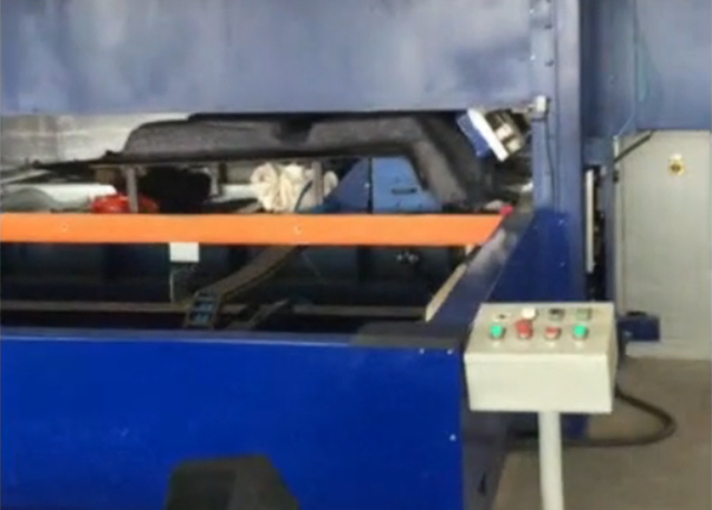 汽車(chē)腳墊熱壓成型機(jī)