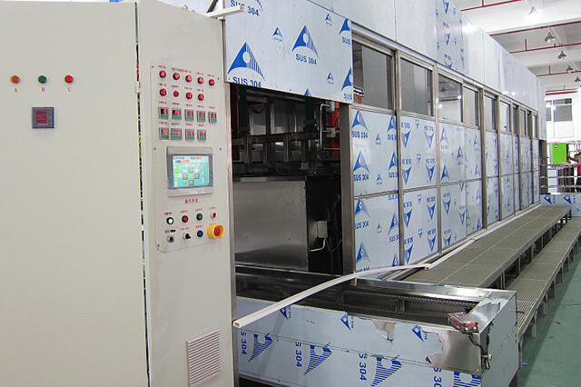 汽車(chē)壓鑄件超聲波清洗機(jī)