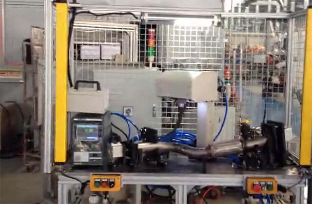 汽車排氣管焊接機器人工作站